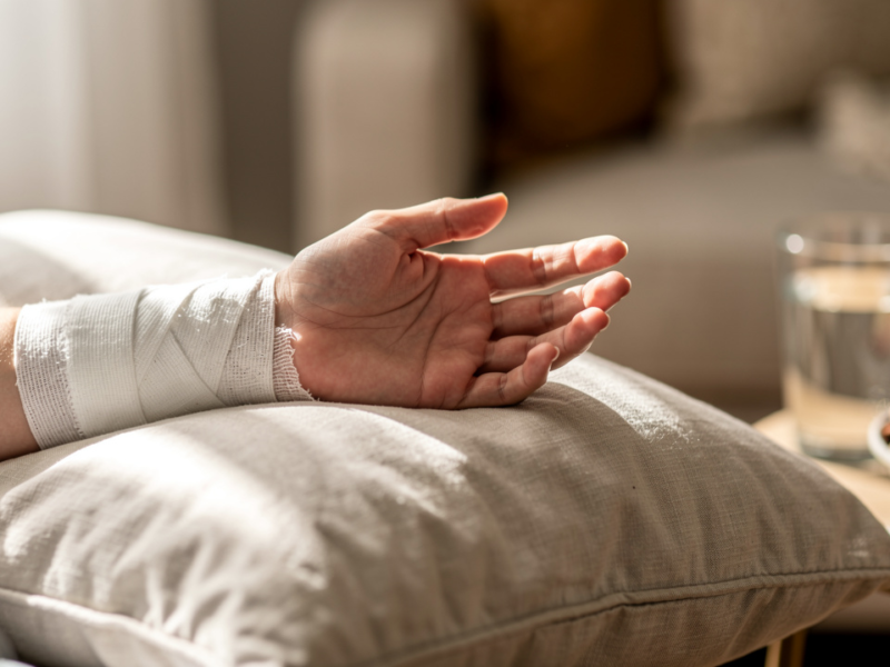 wrist-surgery-recovery-stages-strategies-and-complications-explained